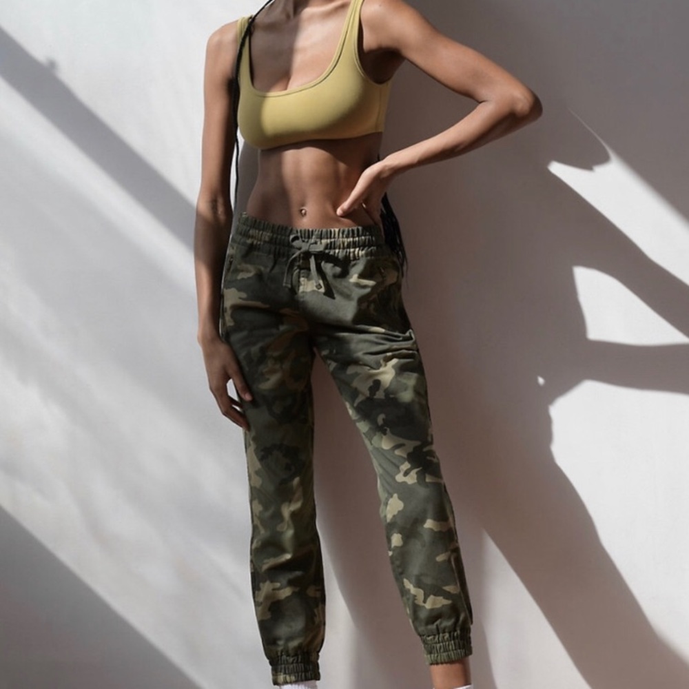 Aritzia TNA Camouflage Jogger Pants